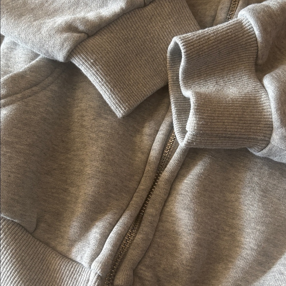 ALO Yoga Women's Light Gray Zip-Up Hoodie - Picture 7 of 7